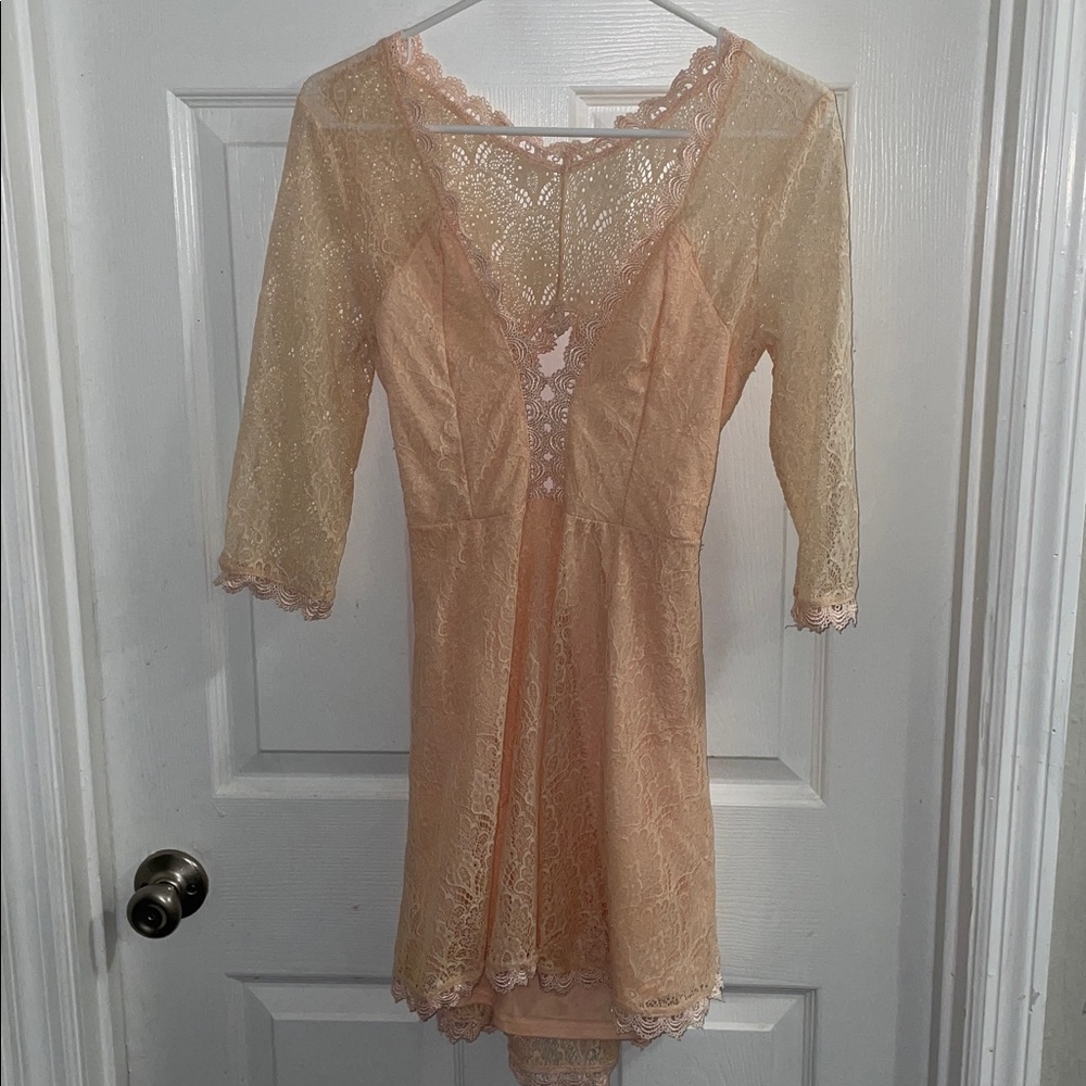 Tobi Lace Midi lace Dress in Peach